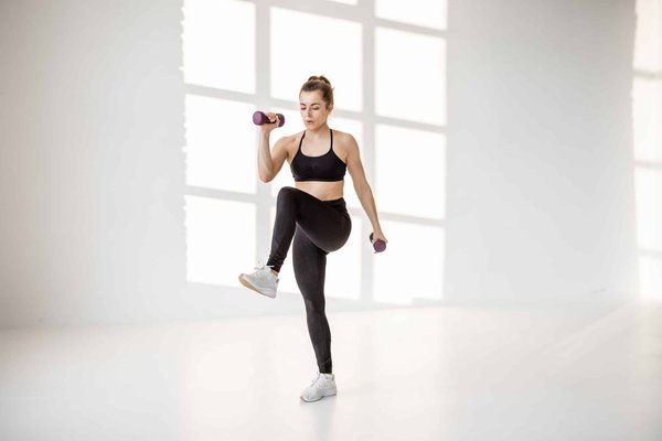 Quels sont les avantages du saut à la corde pour la perte de poids et la tonification ?